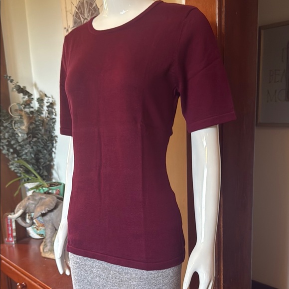 NWt northern reflections size small Women's Burgundy Top - Picture 2 of 6